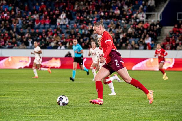 Lucerne, Switzerland, October 24th 2025 Julia Stierli (2 Switzerland) in action during the Womens International Friendly, Länderspiel, Nationalmannschaft match between Switzerland and Canada at Swissporarena, Lucerne, Switzerland. (Priscila Bütler SPP) Copyright: xPriscilaxBütlerx xSPPx spp-en-PrBSp-_A926907