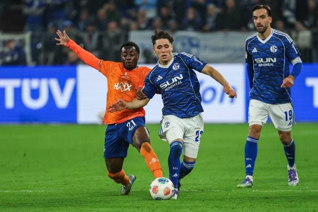 2 Bundesliga FC Schalke 04 SV Darmstadt 98 on 24 10 2025 at the Veltins Arena in Schalke Soufiane El Faouzi Schalke 23 vs Merveille Papela Darmstadt 21 MH