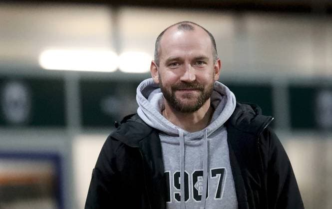 24 10 2025, xfsx, Herren, Fußball, Saison 2025 2026, Regionalliga Bayern, 15 Spieltag SV Wacker Bughausen FC Wuerzburger Kickers v li Sportdirektor Sebastian Neumann FC Wuerzburger Kickers , Einzelbild Burghausen Wacker Arena Bayern Deutschland