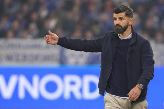 2 Bundesliga FC Schalke 04 SV Darmstadt 98 on 24 10 2025 in the Veltins Arena at Schalke Coach Miron Muslic Schalke gestures MH