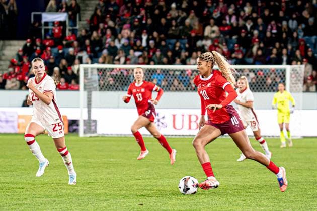 Lucerne, Switzerland, October 24th 2025 Sydney Schertenleib (10 Switzerland) in action during the Womens International Friendly, Länderspiel, Nationalmannschaft match between Switzerland and Canada at Swissporarena, Lucerne, Switzerland. (Priscila Bütler SPP) Copyright: xPriscilaxBütlerx xSPPx spp-en-PrBSp-_A927311_1