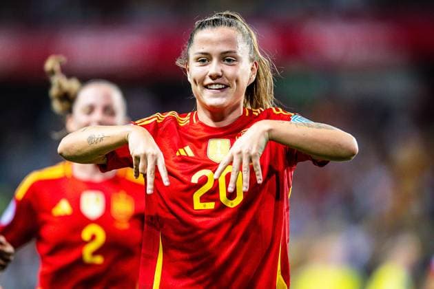 October 24, 2025, Malaga, Spain, Spain: Claudia PINA of Spain celebrates his goal during the UEFA Women s Nations League, semi-final match between Spain and Sweden at La Rosaleda on October 24, 2025 in Malaga, Spain. Rafael Roman Malaga Spain - ZUMAm308 20251024_zsp_m308_005 Copyright: xMatthieuxMirvillex