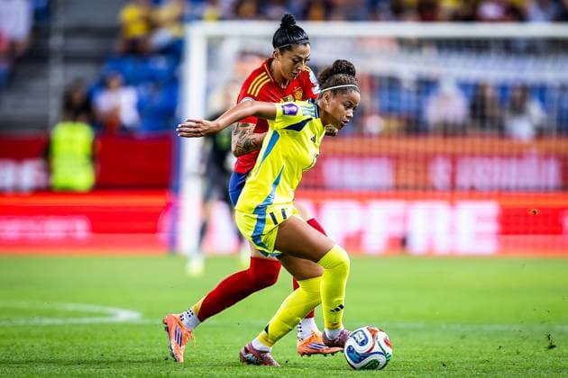 October 24, 2025, Malaga, Spain, Spain: Jennifer HERMOSO of Spain and Felicia SCHRODER of Sweden during the UEFA Women s Nations League, semi-final match between Spain and Sweden at La Rosaleda on October 24, 2025 in Malaga, Spain. Rafael Roman Malaga Spain - ZUMAm308 20251024_zsp_m308_013 Copyright: xMatthieuxMirvillex