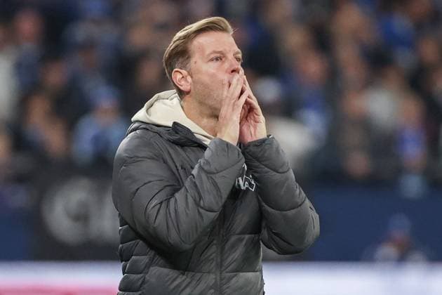 2 Bundesliga FC Schalke 04 SV Darmstadt 98 on 24 10 2025 in the Veltins Arena at Schalke Coach Miron Muslic Schalke gestures MH