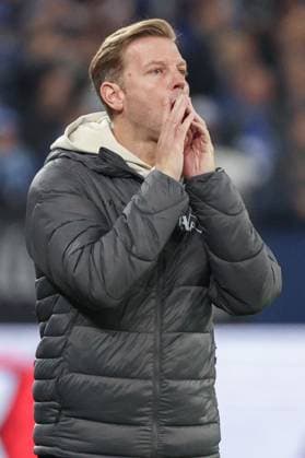 2 Bundesliga FC Schalke 04 SV Darmstadt 98 on 24 10 2025 in the Veltins Arena at Schalke Coach Miron Muslic Schalke gestures MH