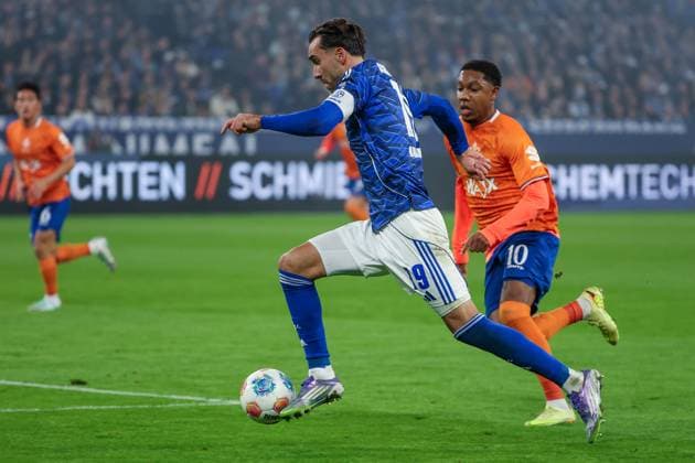 2 Bundesliga FC Schalke 04 SV Darmstadt 98 on 24 10 2025 at the Veltins Arena in Schalke Kenan Karaman Schalke 19 vs Jean Paul Boetius Darmstadt 10 MH