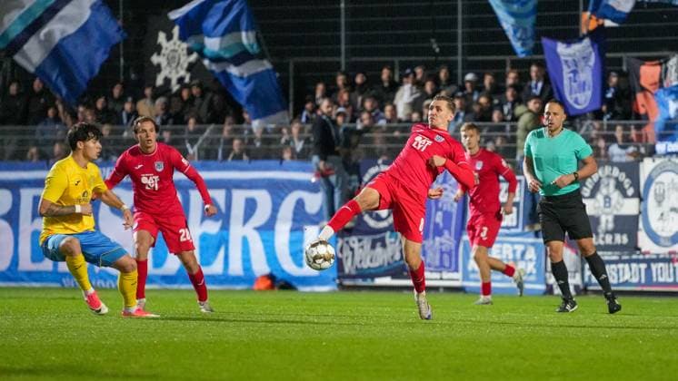 Soccer, Men, Season 2025 2026, Regionalliga Nordost, Matchday 13, FSV 63 Luckenwalde vs SV Babelsberg 03, Friday 24 10 2025, Werner Seelenbinder Stadion Luckenwalde, In the picture Nils Schätzle Babelsberg Brandenburg Germany