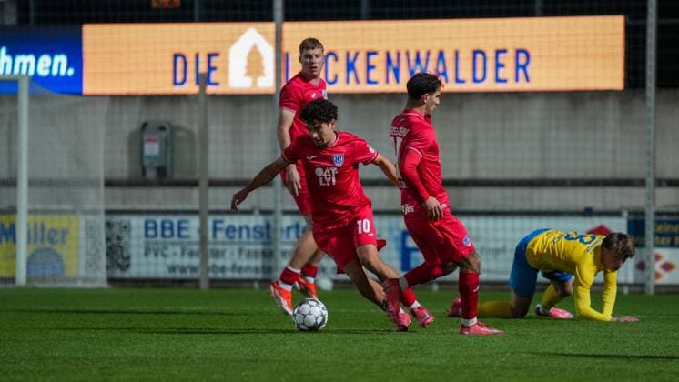 Soccer, Men, Season 2025 2026, Regionalliga Nordost, Matchday 13, FSV 63 Luckenwalde vs SV Babelsberg 03, Friday 24 10 2025, Werner Seelenbinder Stadion Luckenwalde, In the picture Maurice Covic Babelsberg Brandenburg Germany