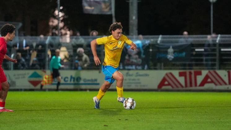 Soccer, Men, Season 2025 2026, Regionalliga Nordost, Matchday 13, FSV 63 Luckenwalde vs SV Babelsberg 03, Friday 24 10 2025, Werner Seelenbinder Stadion Luckenwalde, In the picture Max Hathaway Luckenwalde Brandenburg Germany