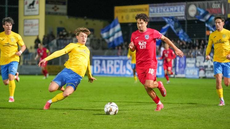 Soccer, Men, Season 2025 2026, Regionalliga Nordost, Matchday 13, FSV 63 Luckenwalde vs SV Babelsberg 03, Friday 24 10 2025, Werner Seelenbinder Stadion Luckenwalde, In the picture Tim Schleinitz l Luckenwalde and Maurice Covic r Babelsberg Brandenburg Germany