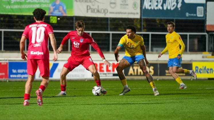 Soccer, Men, Season 2025 2026, Regionalliga Nordost, Matchday 13, FSV 63 Luckenwalde vs SV Babelsberg 03, Friday 24 10 2025, Werner Seelenbinder Stadion Luckenwalde, In the picture Luis Müller l Babelsberg and Andreas Pollasch r Luckenwalde Brandenburg Germany