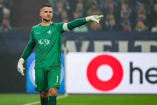 2 Bundesliga FC Schalke 04 SV Darmstadt 98 on 24 10 2025 at the Veltins Arena in Schalke Goalkeeper Marcel Schuhen Darmstadt 1 gestures MH