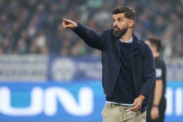 2 Bundesliga FC Schalke 04 SV Darmstadt 98 on 24 10 2025 in the Veltins Arena at Schalke Coach Miron Muslic Schalke gestures MH