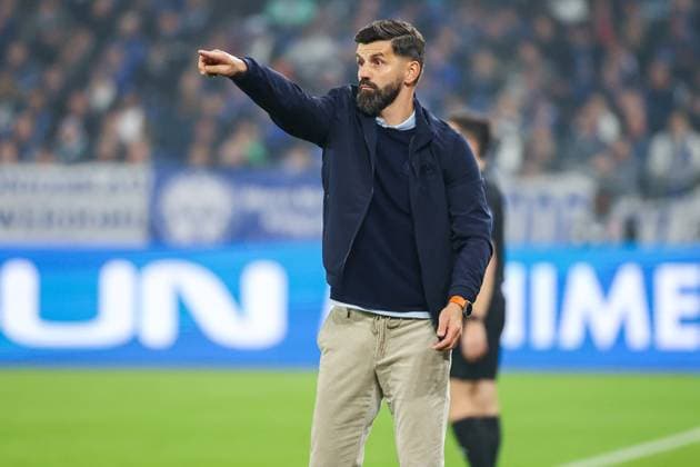 2 Bundesliga FC Schalke 04 SV Darmstadt 98 on 24 10 2025 in the Veltins Arena at Schalke Coach Miron Muslic Schalke gestures MH