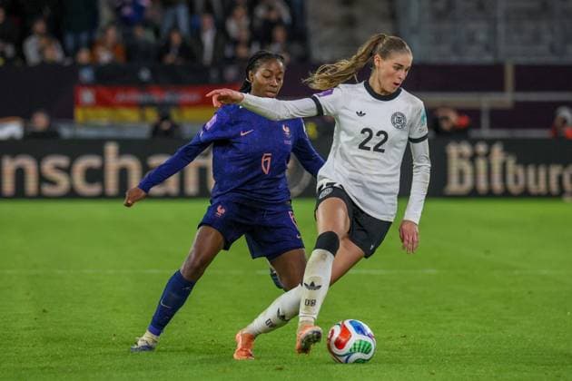Düsseldorf, Germany October 24, 2025 UEFA Nations League Women 2025 2026 Germany vs France In the picture from left in the duel Oriane Jean Francois France and Jule Brand Germany Merkur Spiel Arena Nordrhein Westfalen Copyright: xFotostandx xFantinix