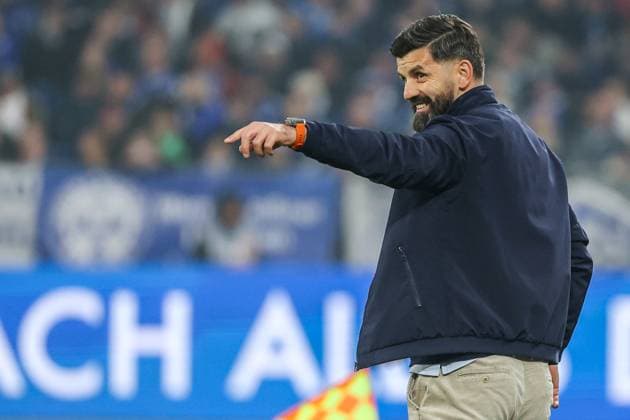 2 Bundesliga FC Schalke 04 SV Darmstadt 98 on 24 10 2025 in the Veltins Arena at Schalke Coach Miron Muslic Schalke gives instructions MH