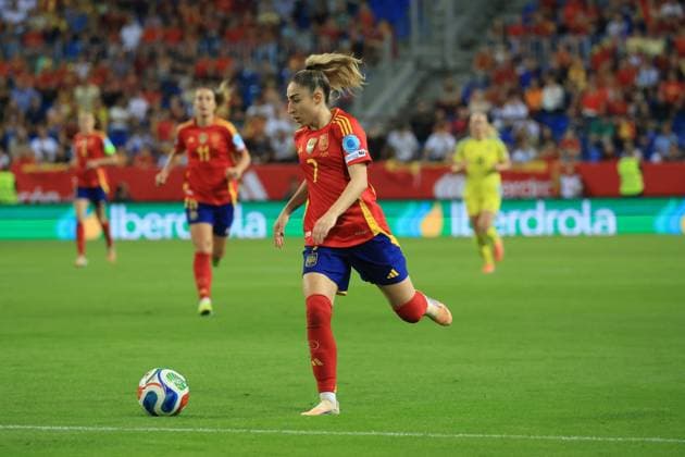 Spain - UEFA Women s Nations League - Semi-Finals Spain vs Sweden - 24 10 2025 SPAIN, MALAGA, OCTOBER 24. Olga Carmona of Spain during the UEFA Women s Nations League 2025 Semi Finals football match between Spain and Sweden at Estadio La Rosaleda on October 24, 2025 in Malaga, Spain. Photo by Manuel Blondeau AOP.Press Malaga Estadio La Rosaleda Andalusia Spain Copyright: x ManuelxBlondeau AOP.Pressx AOP20251024-0107