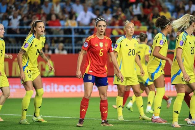 Spain - UEFA Women s Nations League - Semi-Finals Spain vs Sweden - 24 10 2025 SPAIN, MALAGA, OCTOBER 24. Aitana Bonmati of Spain during the UEFA Women s Nations League 2025 Semi Finals football match between Spain and Sweden at Estadio La Rosaleda on October 24, 2025 in Malaga, Spain. Photo by Manuel Blondeau AOP.Press Malaga Estadio La Rosaleda Andalusia Spain Copyright: x ManuelxBlondeau AOP.Pressx AOP20251024-0131