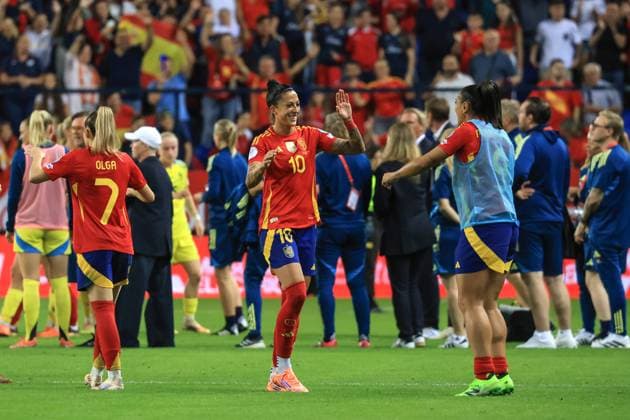 Spain - UEFA Women s Nations League - Semi-Finals Spain vs Sweden - 24 10 2025 SPAIN, MALAGA, OCTOBER 24. Jennifer Hermoso of Spain celebrates victory with Cristina Martin-Prieto of Spain at the end of the UEFA Women s Nations League 2025 Semi Finals football match between Spain and Sweden at Estadio La Rosaleda on October 24, 2025 in Malaga, Spain. Photo by Manuel Blondeau AOP.Press Malaga Estadio La Rosaleda Andalusia Spain Copyright: x ManuelxBlondeau AOP.Pressx AOP20251024-0136