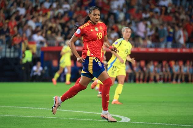 Spain - UEFA Women s Nations League - Semi-Finals Spain vs Sweden - 24 10 2025 SPAIN, MALAGA, OCTOBER 24. Salma Paralluelo of Spain during the UEFA Women s Nations League 2025 Semi Finals football match between Spain and Sweden at Estadio La Rosaleda on October 24, 2025 in Malaga, Spain. Photo by Manuel Blondeau AOP.Press Malaga Estadio La Rosaleda Andalusia Spain Copyright: x ManuelxBlondeau AOP.Pressx AOP20251024-0031