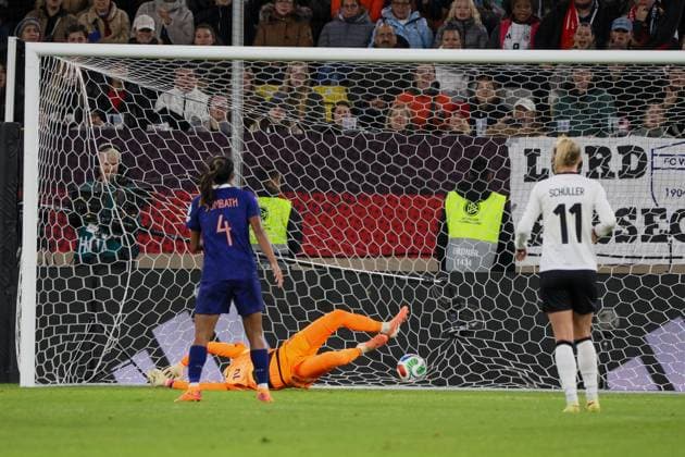 Düsseldorf, Germany October 24, 2025 UEFA Nations League Women 2025 2026 Germany vs France In the picture goal scorer Klara Bühl Buehl Germany , not in the picture, scores the goal to 1 0 for Germany Merkur Spiel Arena Nordrhein Westfalen Copyright: xFotostandx xFantinix