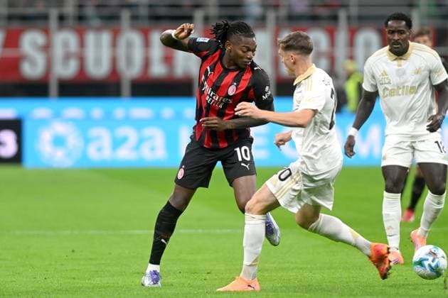 RAFAEL LEAO, Milan, MICHEL AEBISCHER, Pisa, Serie A 2025-26, Milan-Pisa 2-2, azione, action, contrasto SERIE A 2025-26 MILAN-PISA 2-2