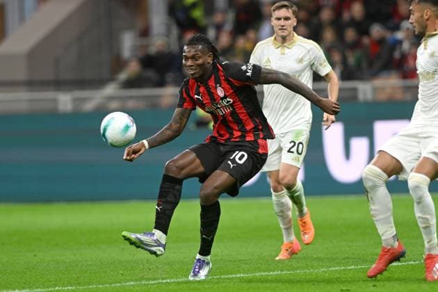 RAFAEL LEAO, Milan, Serie A 2025-26, Milan-Pisa 2-2, azione, action, contrasto SERIE A 2025-26 MILAN-PISA 2-2