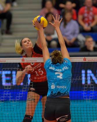 24 10 2025, Dresdens Marta Levinska and Pleun van der Pijl, Volleyball, 1 Bundesliga, Dresdner SC VC Wiesbaden, c Dresden