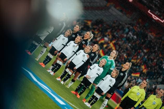 24 10 25, Women, Football, UEFA Womens Nations League, Semi-final, Season 2025, Germany France German team during the anthem Carlotta Wamser 13 , Kathrin Hendrich 3 , Elisa Senss 20 , Stina Johannes 1 , Giulia Gwinn 7 from left Düsseldorf MERKUR SPIEL ARENA NRW Germany
