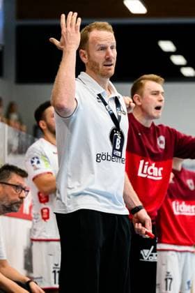 Huettenberg HBL 25 26 TV Huettenberg SG BBM Bietigheim coach Stefan Kneer Huettenberg gestures gestures gestures Huettenberg sports center Germany