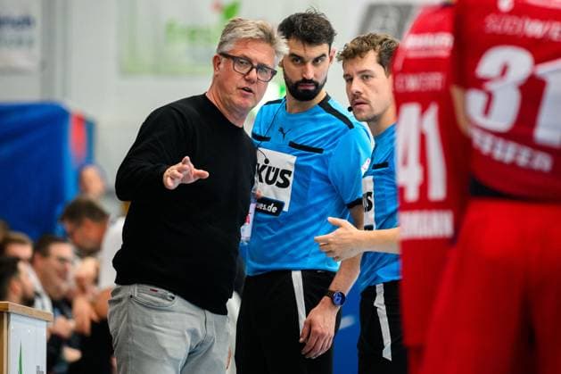 Huettenberg HBL 25 26 TV Huettenberg SG BBM Bietigheim Referees Fabian Riedel and Rick Herrmann Huettenberg Sports Center Germany