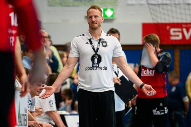 Huettenberg HBL 25 26 TV Huettenberg SG BBM Bietigheim coach Stefan Kneer Huettenberg gestures gestures gestures Huettenberg sports center Germany