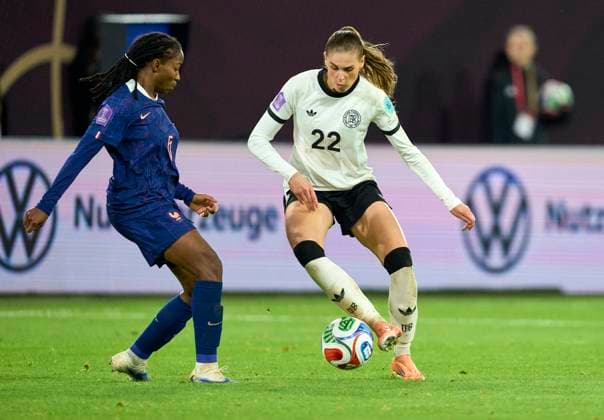 Jule Brand of Germany compete for the ball, tackling, duel, header, zweikampf, action, fight against Oriane Jean-Francois of France in the Women s Nations League 2025 Semi-Final first leg match GERMANY - FRANCE 1-0 on October 24, 2025 in Düsseldorf, Germany. Season 2025 2026