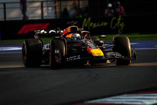 2025 Formula One Mexican Grand Prix Autodromo Hermanos Rodriguez, Mexico City, Mexico. 24.October.2025; Max Verstappen of the Netherlands and Oracle Red Bull Racing during Free Practice 2 Formula One Mexican Grand Prix (Photo by Jay Hirano) Mexico City Autodromo Hermanos Rodriguez Mexico Copyright: xJayxHiranox