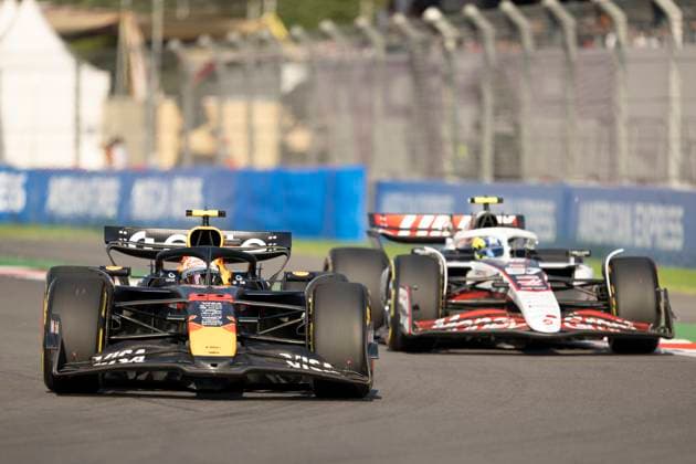 Yuki Tsunoda driving Red Bull Racing RB21 (L) and Oliver Bearman driving Haas VF-25 (R) during second practice ahead of the F1 Grand Prix of Mexico at Autodromo Hermanos Rodriguez on October 24, 2025 in Mexico City, Mexico. (Richard Callis SPP) Copyright: xRichardxCallis SPPx spp-en-RiCa-richiecallis_241025a28608