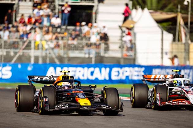 Yuki Tsunoda driving Red Bull Racing RB21 (L) and Oliver Bearman driving Haas VF-25 (R) during second practice ahead of the F1 Grand Prix of Mexico at Autodromo Hermanos Rodriguez on October 24, 2025 in Mexico City, Mexico. (Richard Callis SPP) Copyright: xRichardxCallis SPPx spp-en-RiCa-richiecallis_241025a28610