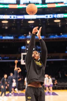 October 24, 2025, Los Angeles, California, USA: Los Angeles LakersÃ¢â‚¬â ¢ Rui Hachimura (28) warms up prior to an NBA, Basketball Herren, USA basketball game against the Minnesota Timberwolves, in Los Angeles Friday, Oct. 24, 2025. Los Angeles USA - ZUMAc68_ 20251024_zaf_c68_003 Copyright: xRingoxChiux