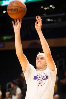 October 24, 2025, Los Angeles, California, USA: Los Angeles LakersÃ¢â‚¬â ¢ Austin Reaves (15) warms up prior to an NBA, Basketball Herren, USA basketball game against the Minnesota Timberwolves, in Los Angeles Friday, Oct. 24, 2025. Los Angeles USA - ZUMAc68_ 20251024_zaf_c68_004 Copyright: xRingoxChiux