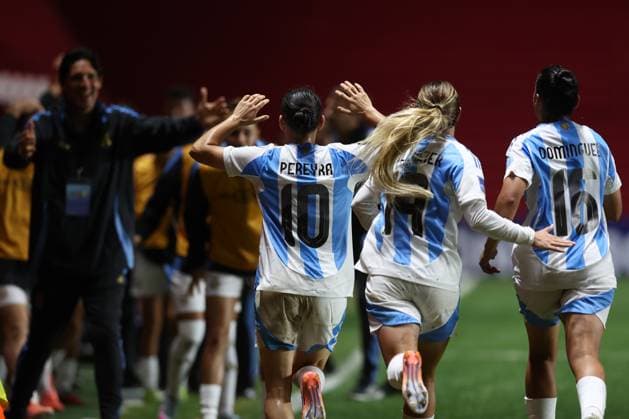 Argentina s midfielder Maricel Pereyra C celebrates with teammates after scoring the team™s third goal during the CONMEBOL Women s Nations League football match, qualifier for the 2027 World Cup in Brazil, between Argentina and Paraguay, at the Diego Armando Maradona stadium in Buenos Aires, Argentina on October 24, 2025 BUENOS AIRES ARGENTINA Copyright: xALEJANDROxPAGNIx