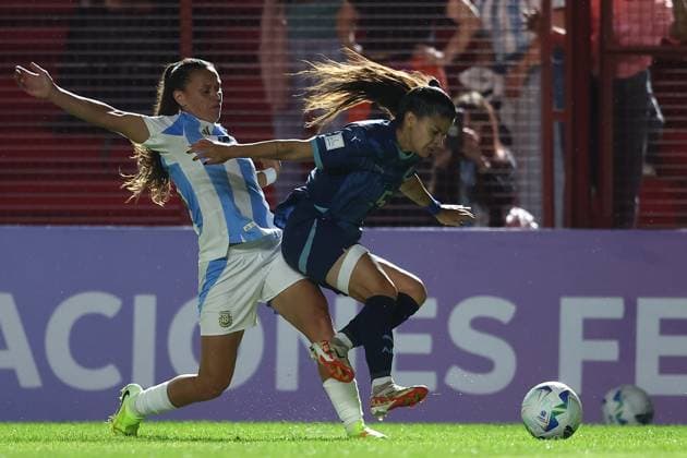 Argentina s midfielder Florencia Bonsegundo L vies for the ball with Paraguay s defender Dahiana Bogarin during the CONMEBOL Women s Nations League football match, qualifier for the 2027 World Cup in Brazil, between Argentina and Paraguay, at the Diego Armando Maradona stadium in Buenos Aires, Argentina on October 24, 2025 BUENOS AIRES ARGENTINA Copyright: xALEJANDROxPAGNIx