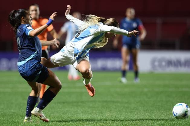 Argentina s midfielder Agostina Holzheier C is fouled by Paraguay s defender Camila Arrieta during the CONMEBOL Women s Nations League football match, qualifier for the 2027 World Cup in Brazil, between Argentina and Paraguay, at the Diego Armando Maradona stadium in Buenos Aires, Argentina on October 24, 2025 BUENOS AIRES ARGENTINA Copyright: xALEJANDROxPAGNIx