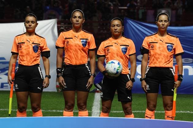 Brazilian referee Edna Alves 2nd R and assistants listen to the national anthems before the CONMEBOL Women s Nations League football match, qualifier for the 2027 World Cup in Brazil, between Argentina and Paraguay, at the Diego Armando Maradona stadium in Buenos Aires, Argentina on October 24, 2025 BUENOS AIRES ARGENTINA Copyright: xALEJANDROxPAGNIx