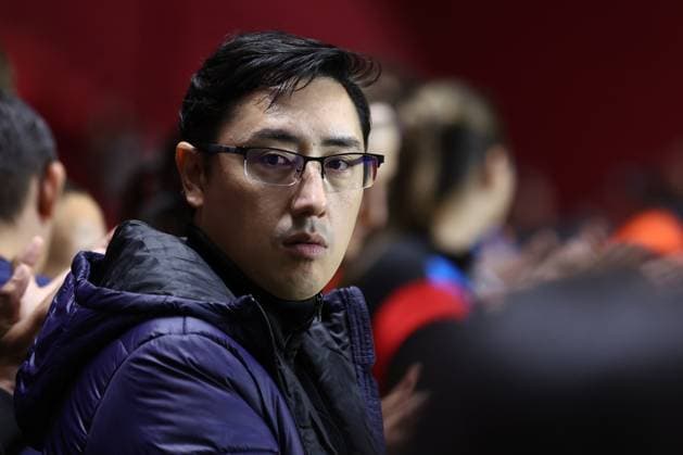 Paraguay s head coach Fabio Fukumoto looks on before the CONMEBOL Women s Nations League football match, qualifier for the 2027 World Cup in Brazil, between Argentina and Paraguay, at the Diego Armando Maradona stadium in Buenos Aires, Argentina on October 24, 2025 BUENOS AIRES ARGENTINA Copyright: xALEJANDROxPAGNIx