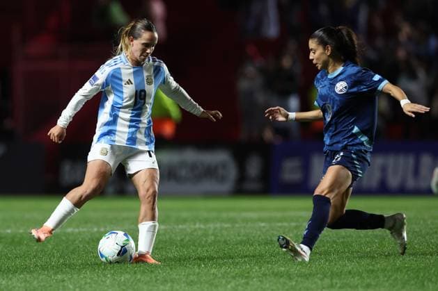 Argentina s midfielder Agostina Holzheier L vies for the ball with Paraguay s midfielder Cindy Ramos during the CONMEBOL Women s Nations League football match, qualifier for the 2027 World Cup in Brazil, between Argentina and Paraguay, at the Diego Armando Maradona stadium in Buenos Aires, Argentina on October 24, 2025 BUENOS AIRES ARGENTINA Copyright: xALEJANDROxPAGNIx