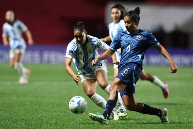 Paraguay s midfielder Cindy Ramos R vies for the ball with Argentina s midfielder Sofia Dominguez during the CONMEBOL Women s Nations League football match, qualifier for the 2027 World Cup in Brazil, between Argentina and Paraguay, at the Diego Armando Maradona stadium in Buenos Aires, Argentina on October 24, 2025 BUENOS AIRES ARGENTINA Copyright: xALEJANDROxPAGNIx