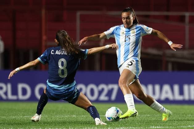 Argentina s midfielder Florencia Bonsegundo R vies for the ball with Paraguay s midfielder Celeste Aguilera during the CONMEBOL Women s Nations League football match, qualifier for the 2027 World Cup in Brazil, between Argentina and Paraguay, at the Diego Armando Maradona stadium in Buenos Aires, Argentina on October 24, 2025 BUENOS AIRES ARGENTINA Copyright: xALEJANDROxPAGNIx