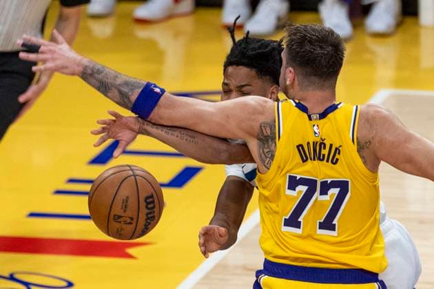 October 24, 2025, Los Angeles, California, USA: Minnesota Timberwolves Terrence Shannon Jr. (1) is defended by Los Angeles LakersÃ¢â‚¬â ¢ Luka DonÄÂiÄ¡ (77) during an NBA, Basketball Herren, USA basketball game, in Los Angeles Friday, Oct. 24, 2025. Los Angeles USA - ZUMAc68_ 20251024_zaf_c68_024 Copyright: xRingoxChiux