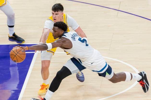 October 24, 2025, Los Angeles, California, USA: Minnesota Timberwolves Anthony Edwards (5) and Los Angeles LakersÃ¢â‚¬â ¢ Jake LaRavia (12) vie for the ball during an NBA, Basketball Herren, USA basketball game, in Los Angeles Friday, Oct. 24, 2025. Los Angeles USA - ZUMAc68_ 20251024_zaf_c68_028 Copyright: xRingoxChiux