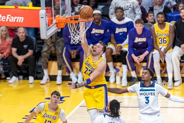 October 24, 2025, Los Angeles, California, USA: Los Angeles LakersÃ¢â‚¬â ¢ Luka DonÄÂiÄ¡ (77) goes to the basket against the Minnesota Timberwolves during an NBA, Basketball Herren, USA basketball game, in Los Angeles Friday, Oct. 24, 2025. Los Angeles USA - ZUMAc68_ 20251024_zaf_c68_081 Copyright: xRingoxChiux
