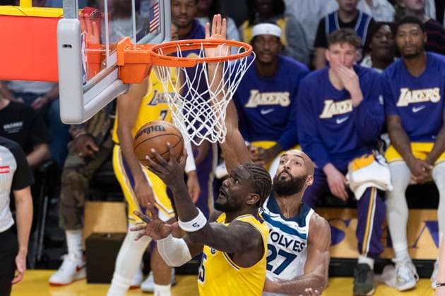 October 24, 2025, Los Angeles, California, USA: Los Angeles LakersÃ¢â‚¬â ¢ Deandre Ayton (5) goes to the basket under pressure from Minnesota Timberwolves Rudy Gobert (27) during an NBA, Basketball Herren, USA basketball game, in Los Angeles Friday, Oct. 24, 2025. Los Angeles USA - ZUMAc68_ 20251024_zaf_c68_095 Copyright: xRingoxChiux
